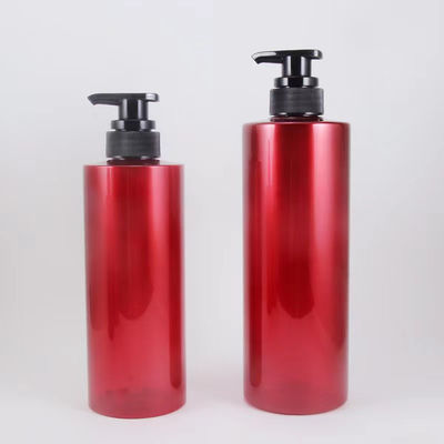 Konfigurowalna plastikowa butelka z pompką do szamponu 300 ml 750 ml PET z czerwoną okrągłą, płaską myjką na ramię